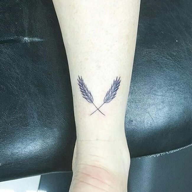 21 Minimalist Tattoo Ideas That Are Tiny But Glorious At The Same Time 
