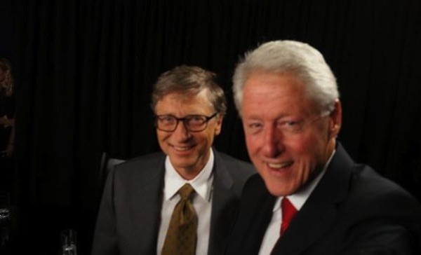 best selfies of 2013 - bill clinton and bill gates