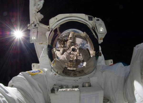 best selfies of 2013 - awesome astronout