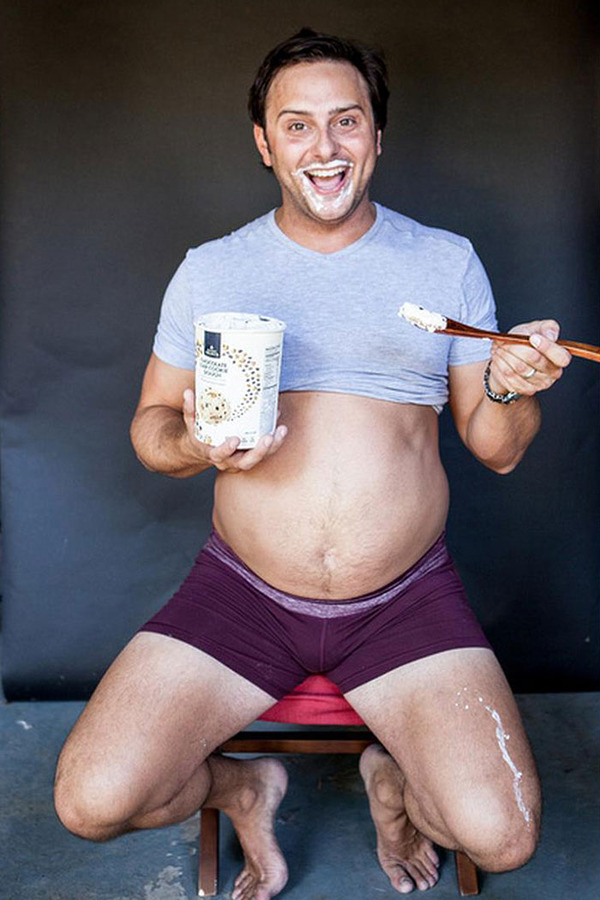              This Guy’s Wife Refused To Take Maternity Photos, So He Had Some Taken Of Himself Instead            
