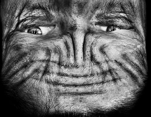              Alienation: Upside-Down Portraits Make People Look Like Aliens            