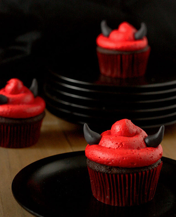 Tasty Halloween Cupcakes          