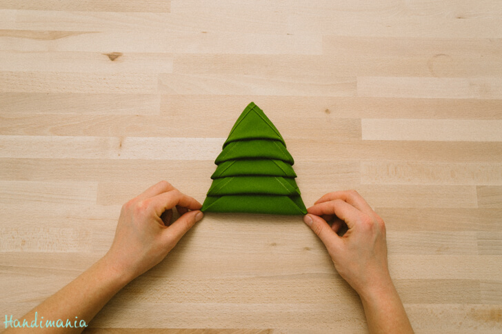 christmas-tree-napkin-fold14 (1)