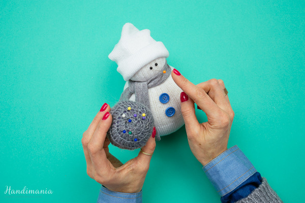 how to make a sock snowman