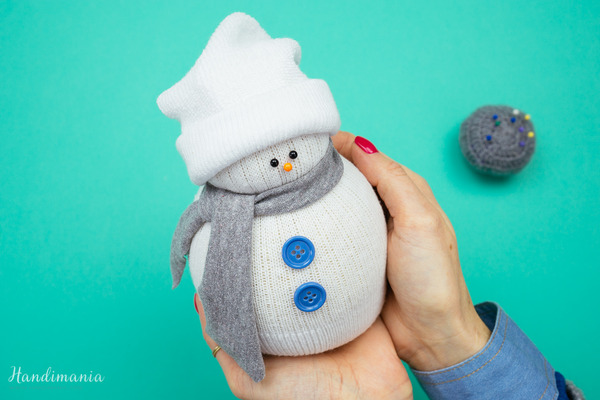how to make a sock snowman