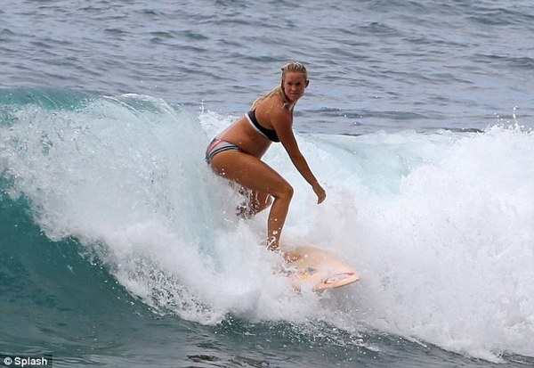 Bethany Hamilton surfing pregnant