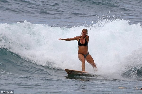 Bethany Hamilton surfing pregnant