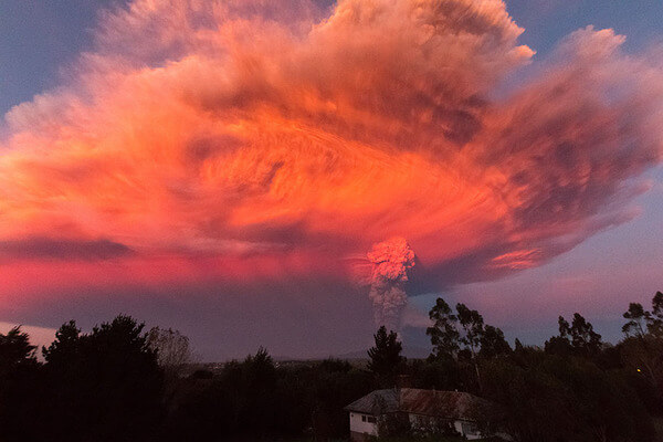 photos of volcano eruption