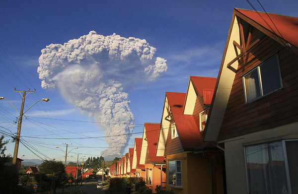 photos of volcano eruption