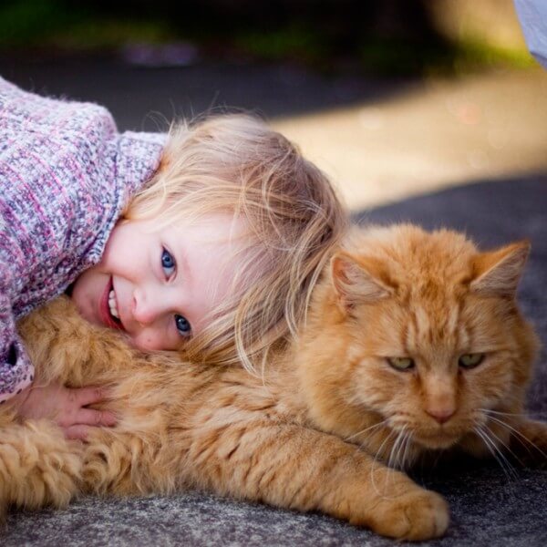 little-girl-hugging-cat_700x700_Getty-89212572