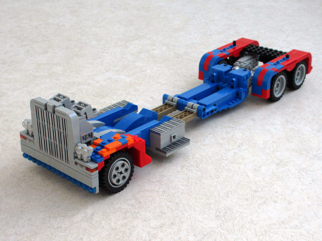 LEGO Optimus Prime 4