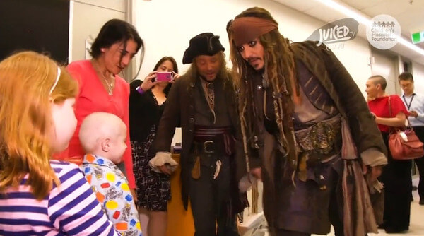 johnny Depp visiting children hospital 2