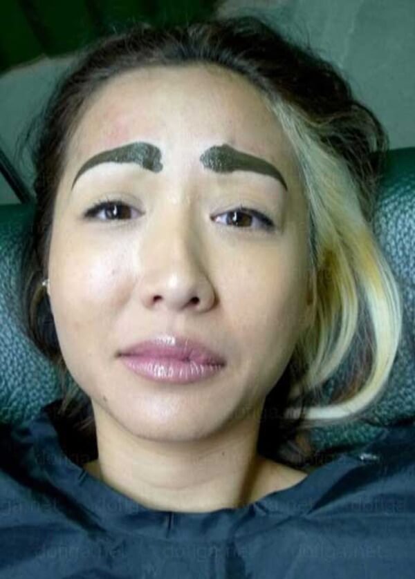 30 Fake Eyebrows That Are So Ridiculous You Must Love Them