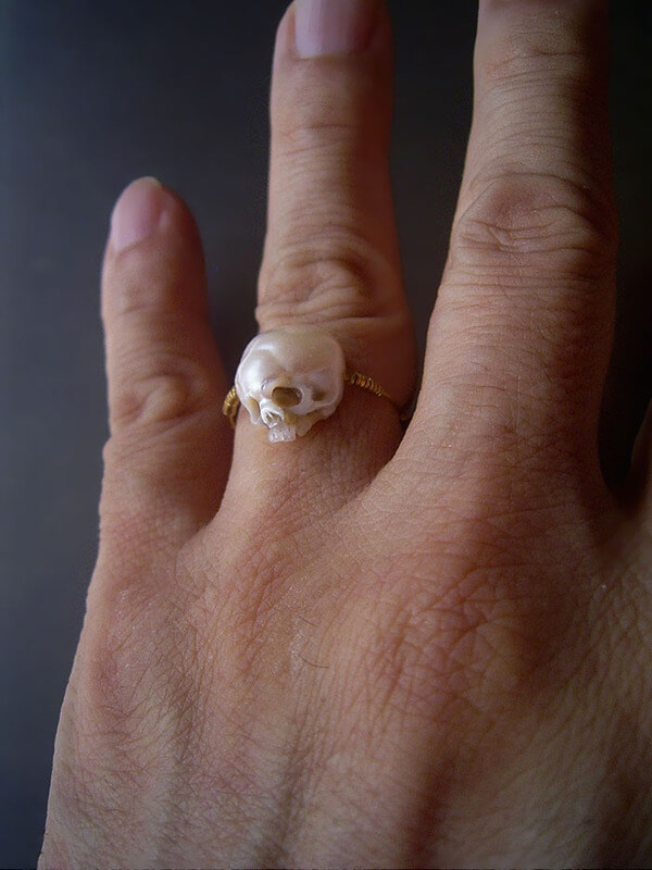 artist carves pearls to skull artist carves pearls to skull 5