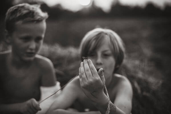 children photography playing outside children photography playing outside 25