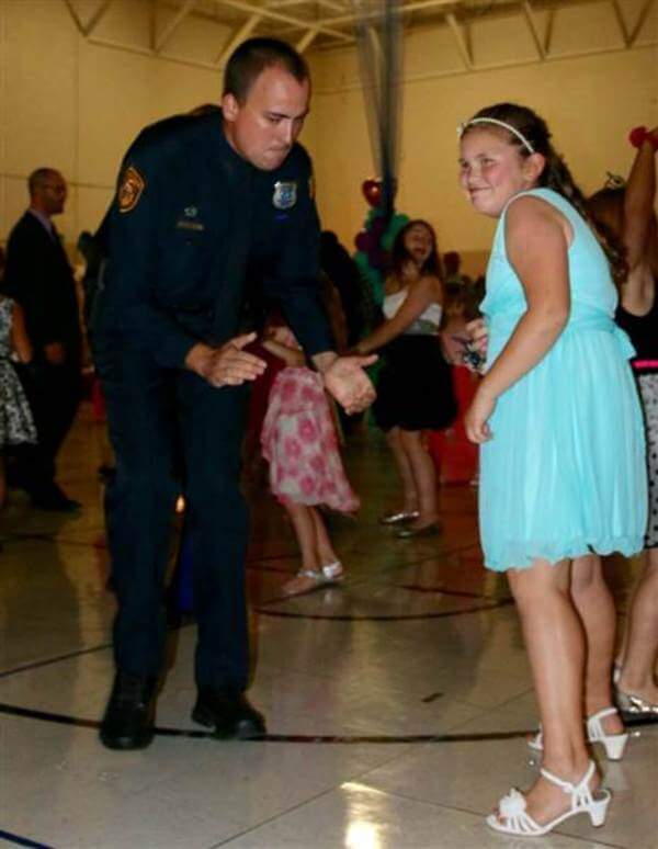 policemen attend father daughter dance with girl 6