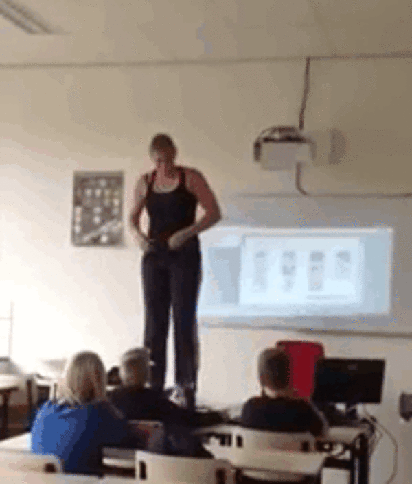 Biology Teacher teach about human body 3