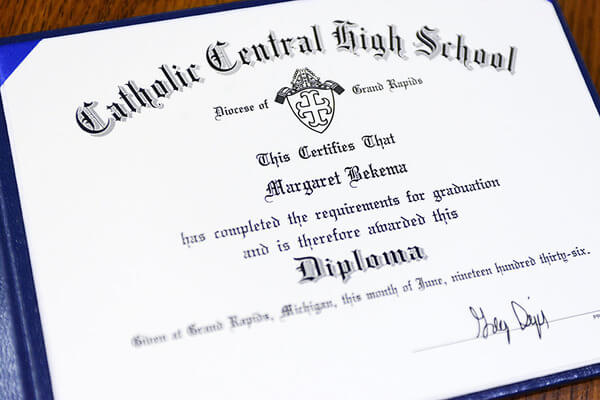 grandma gets diploma 5