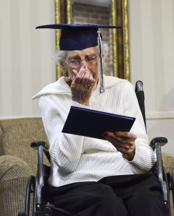 grandma gets diploma 3