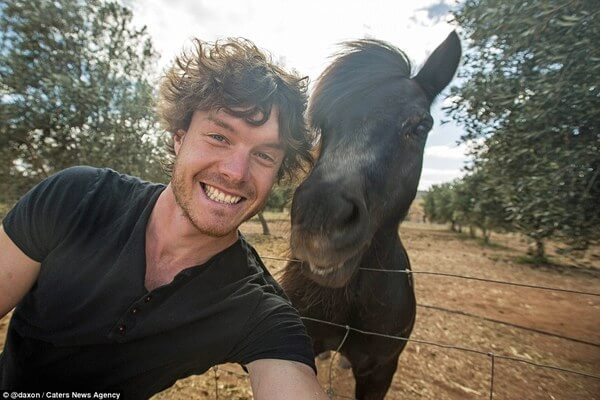 animals taking selfies 20