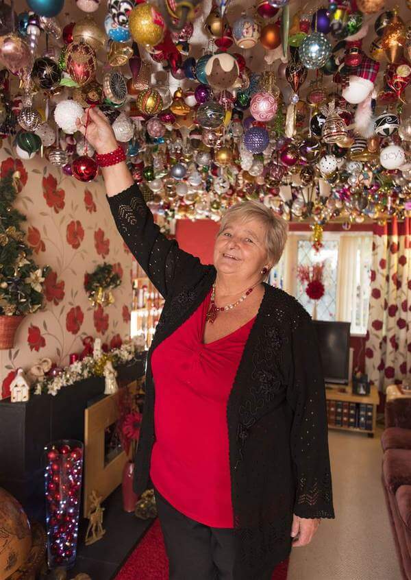 woman decks her ceilings with more than 2,000 ornaments 3