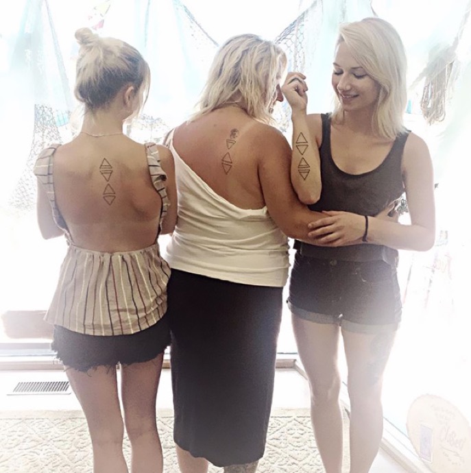 20 Mother Daughter Tattoo Pictures That Show The Strong ...