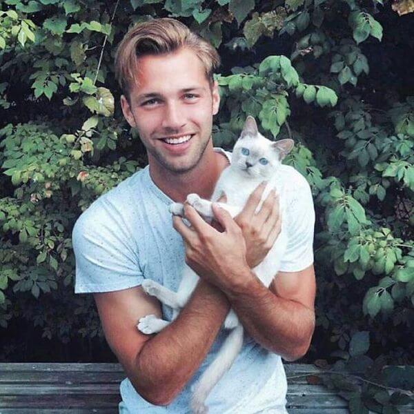 dudes with kittens 12