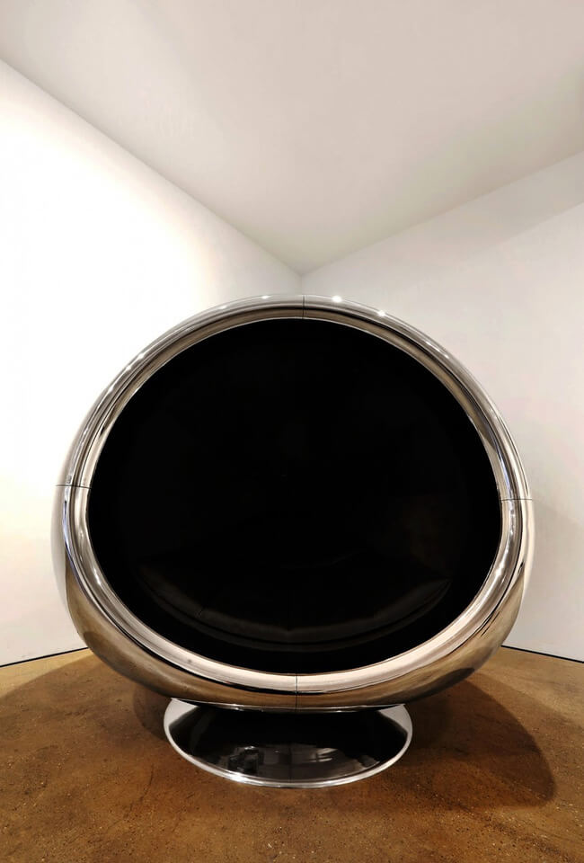 Chair Made Of a Repurposed Boeing 737 Engine 4