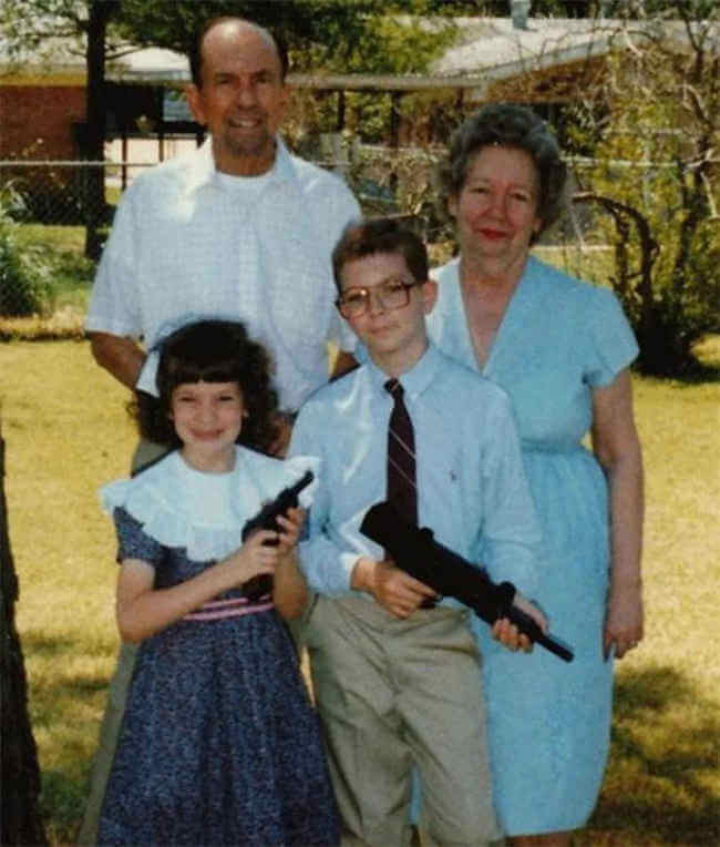 List 104+ Pictures hilariously awkward family photos that will make you cringe Latest