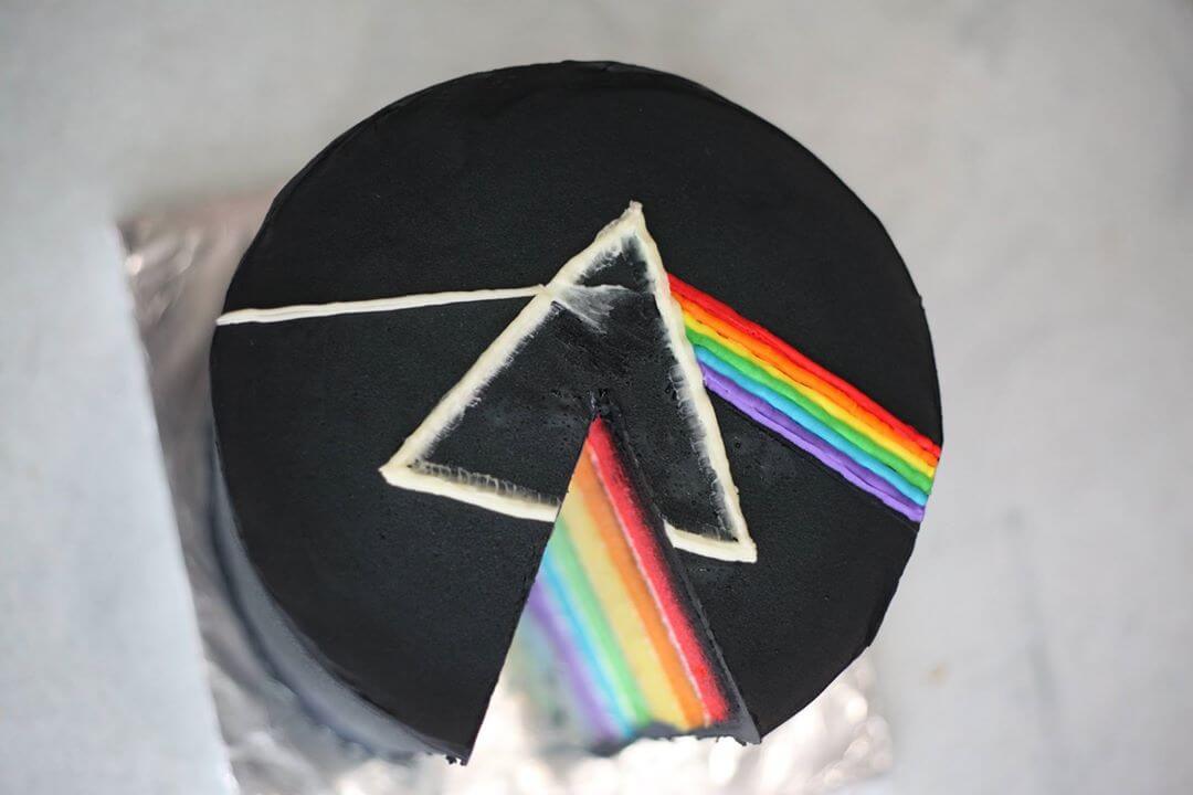 the dark side of the moon cake (1)