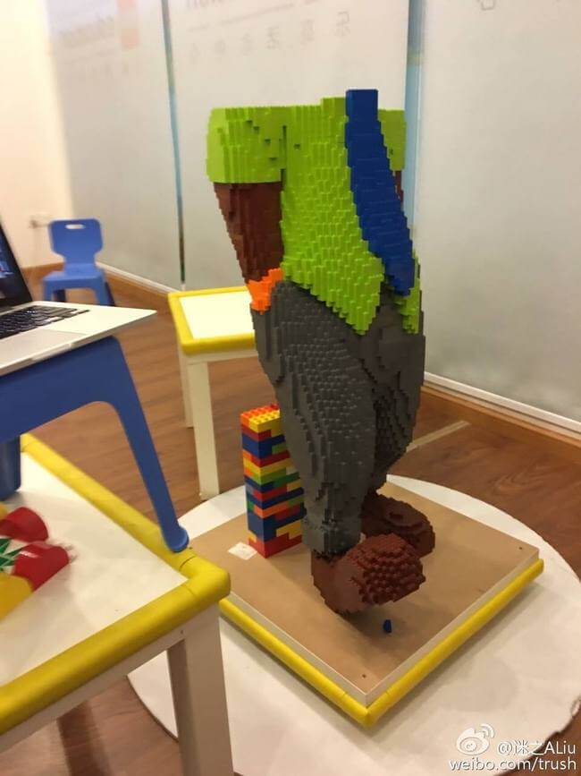 Kid destroys $15,000 LEGO sculpture 6