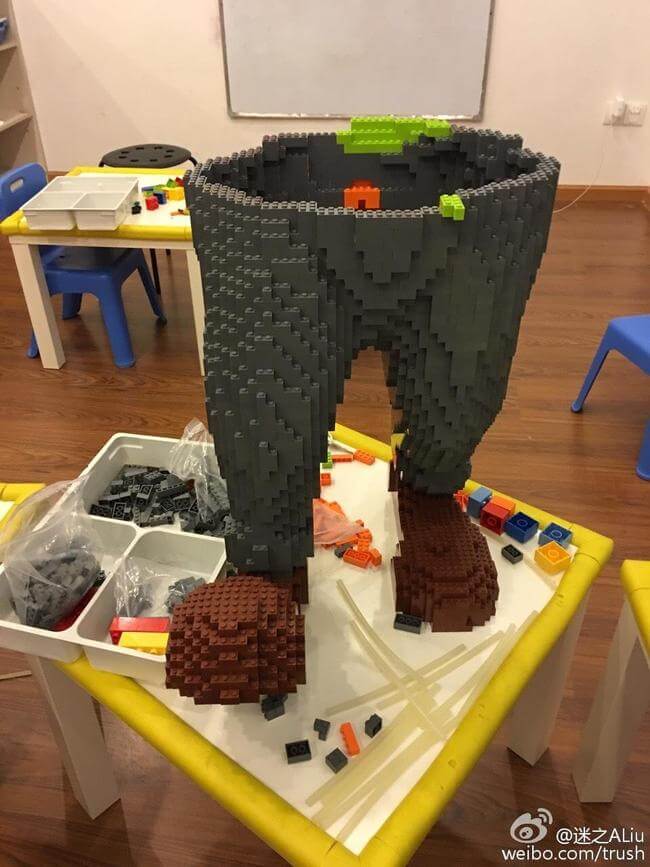 Kid destroys $15,000 LEGO sculpture 5
