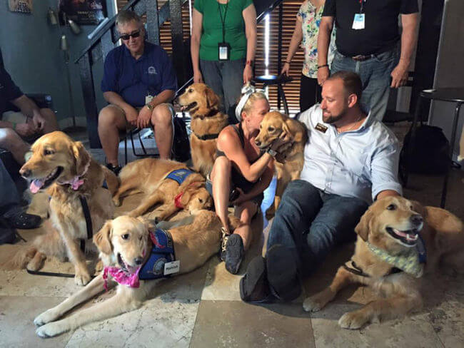 Dogs comfort Orlando shooting victims 7