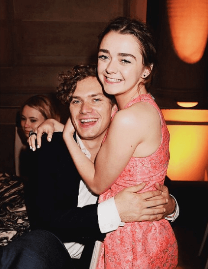 game-of-thrones-cast-bonding-24 (1)