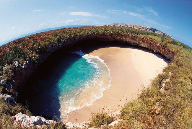 Unusual Beaches Around the World 6