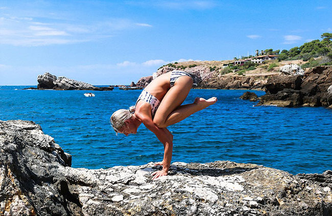 Swedish pilot does yoga around the world 9