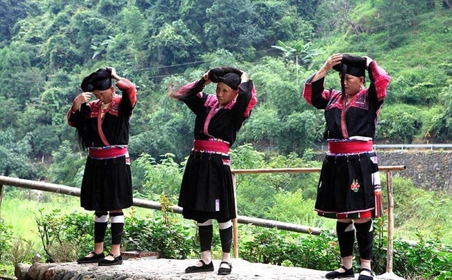 Women of the Yao ethnic group in China cut their hair once in their lives 10