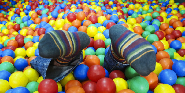 awesome photographs - jumping into a pool of balls