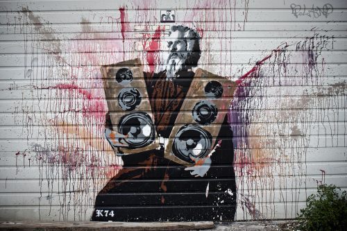 awesome images - jesus holding speakers 