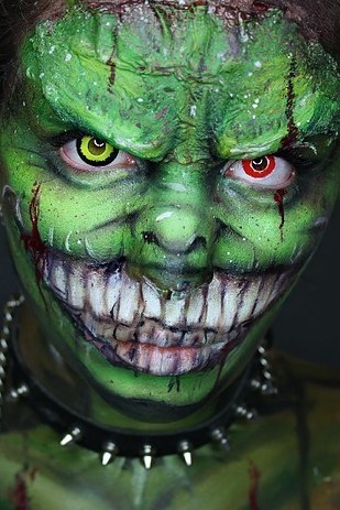 21 Scary Halloween Makeup Before And After That Will Creep 