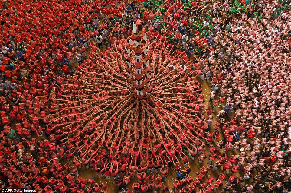 the tallest human tower (1)