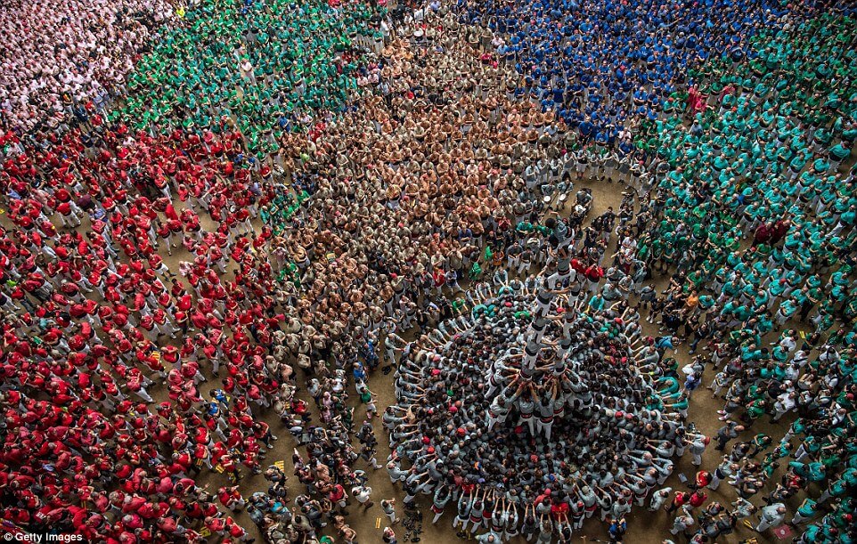 the tallest human tower 10 (1)