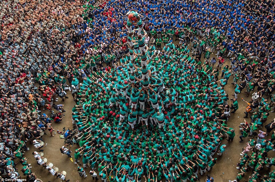 the highest human tower 21 (1)