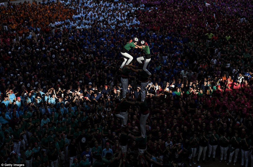 the highest human tower 25 (1)