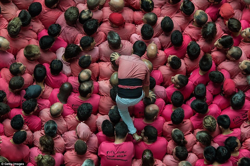 the highest human tower 29 (1)