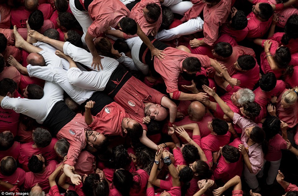 the highest human tower 30 (1)