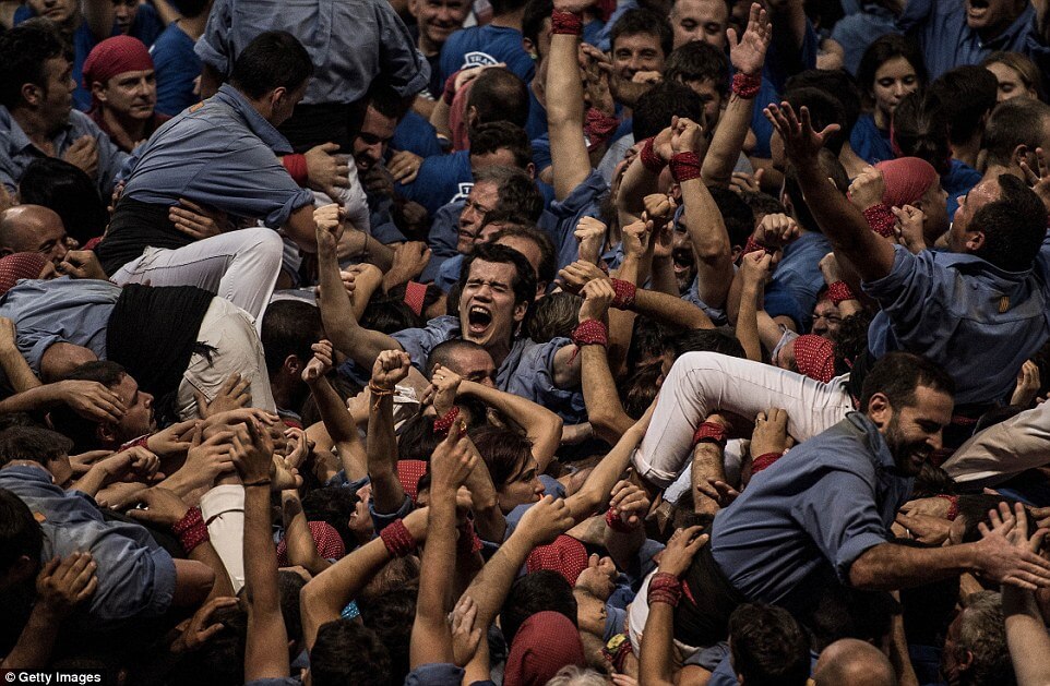 the tallest human tower 31 (1)