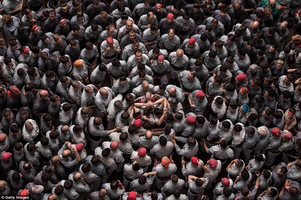 the tallest human tower 32 (1)