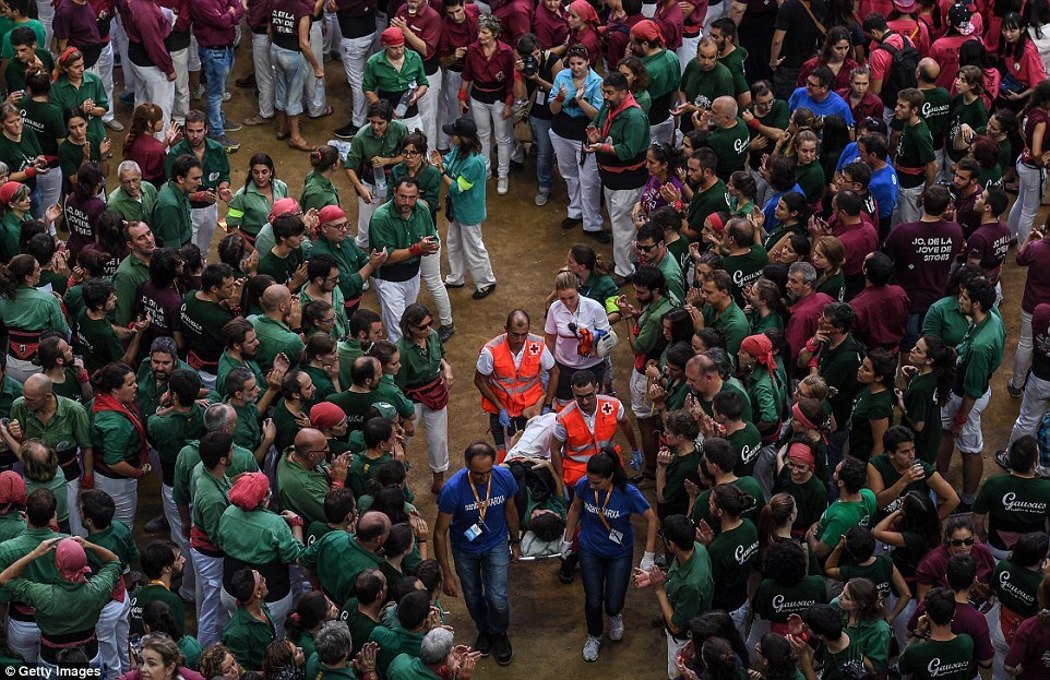 the tallest human tower 33 (1)