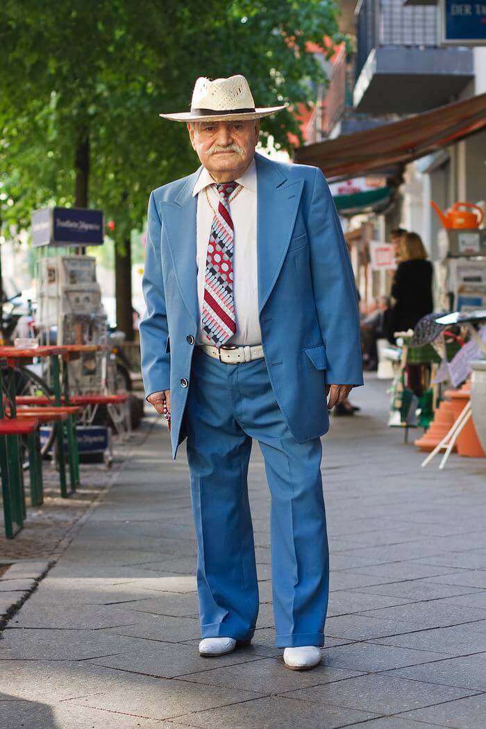 83 Year Old Tailor Wears Different Suit Every Day And Was Captured By ...